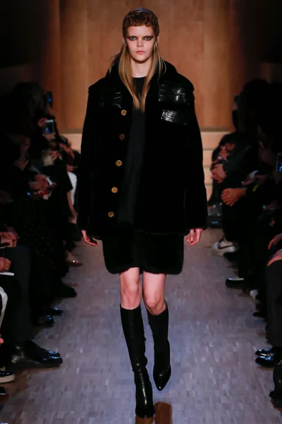 Look 29